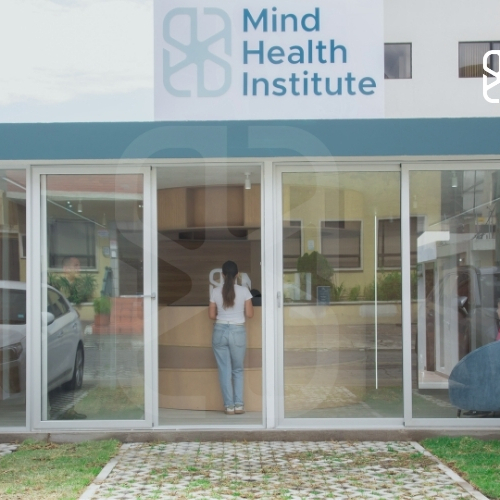 Entrada MHI - parqueaderos